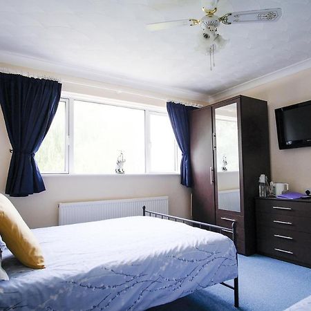 Willowbrook Riding Centre Chichester Extérieur photo