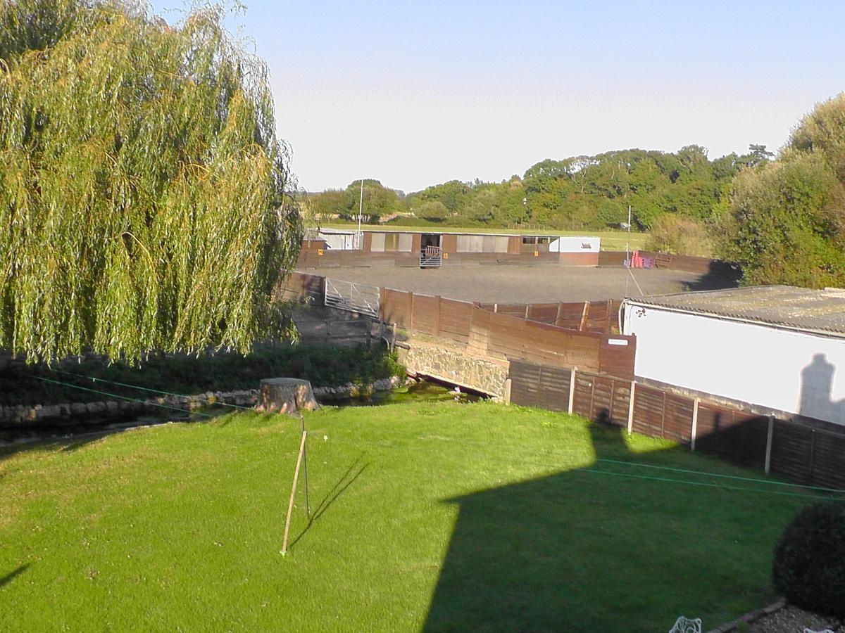 Willowbrook Riding Centre Chichester Extérieur photo